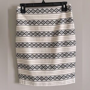 EUC! Ann Taylor Petite - Cream/Black Woven Pencil Skirt Size 0